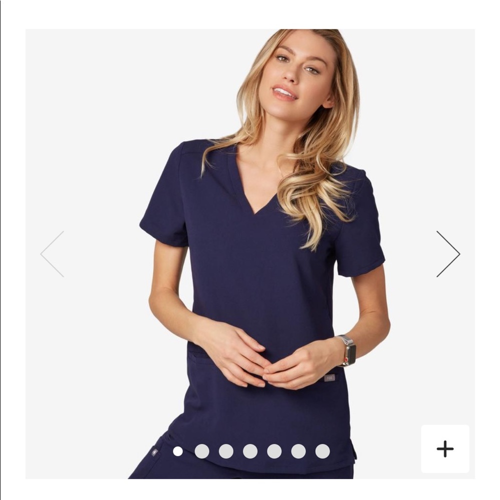 FIGS Casma 
Three-Pocket Scrub Top Navy, S